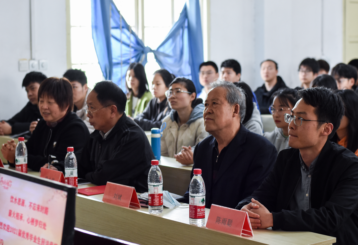 薪火相承,心栖梦归处 ——国际足联世界杯开展优秀毕业生交流分享活动 薪火相承,心栖梦归处 ——国际足联世界杯开展优秀毕业生交流分享活动