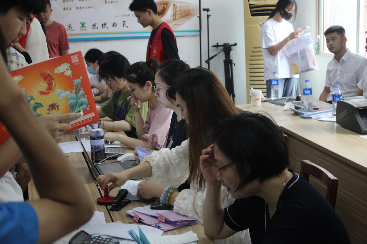 我校顺利开展迎接2023级新生报道工作 我校顺利开展迎接2023级新生报道工作