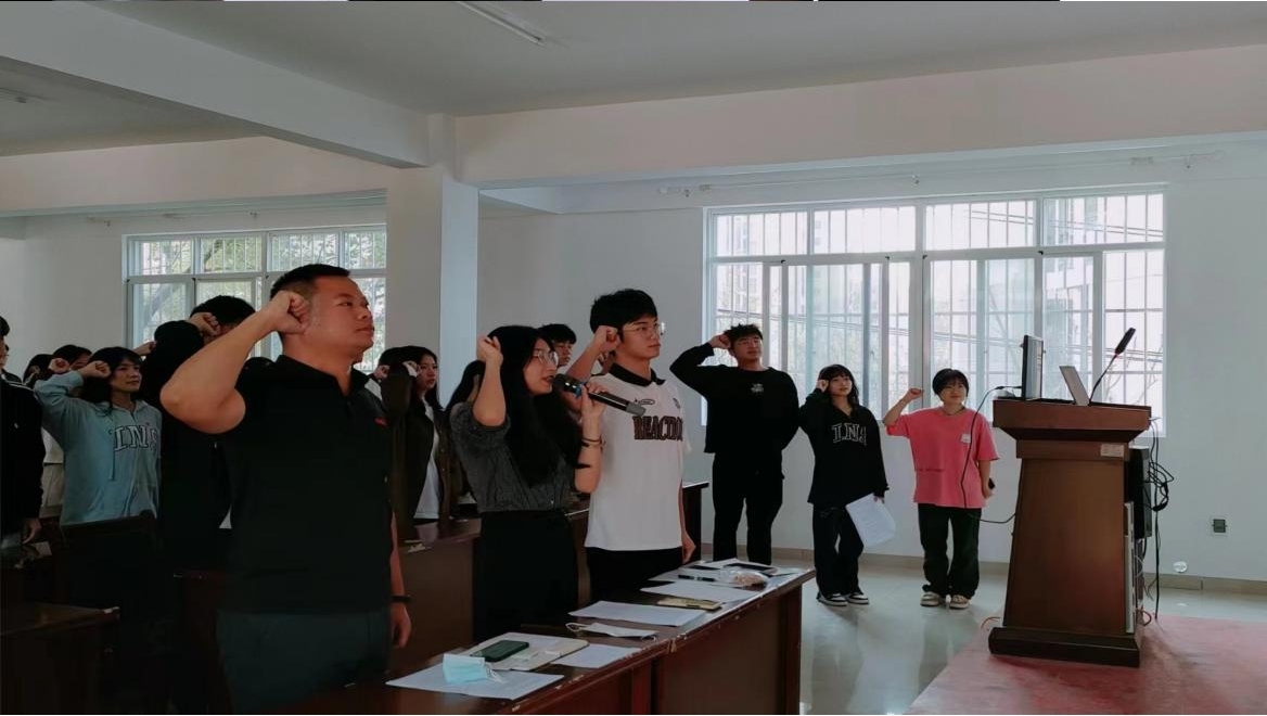 坚定不移跟党走，青春奋进新征程 ——国际足联世界杯第四期团课结业典礼暨入团仪式