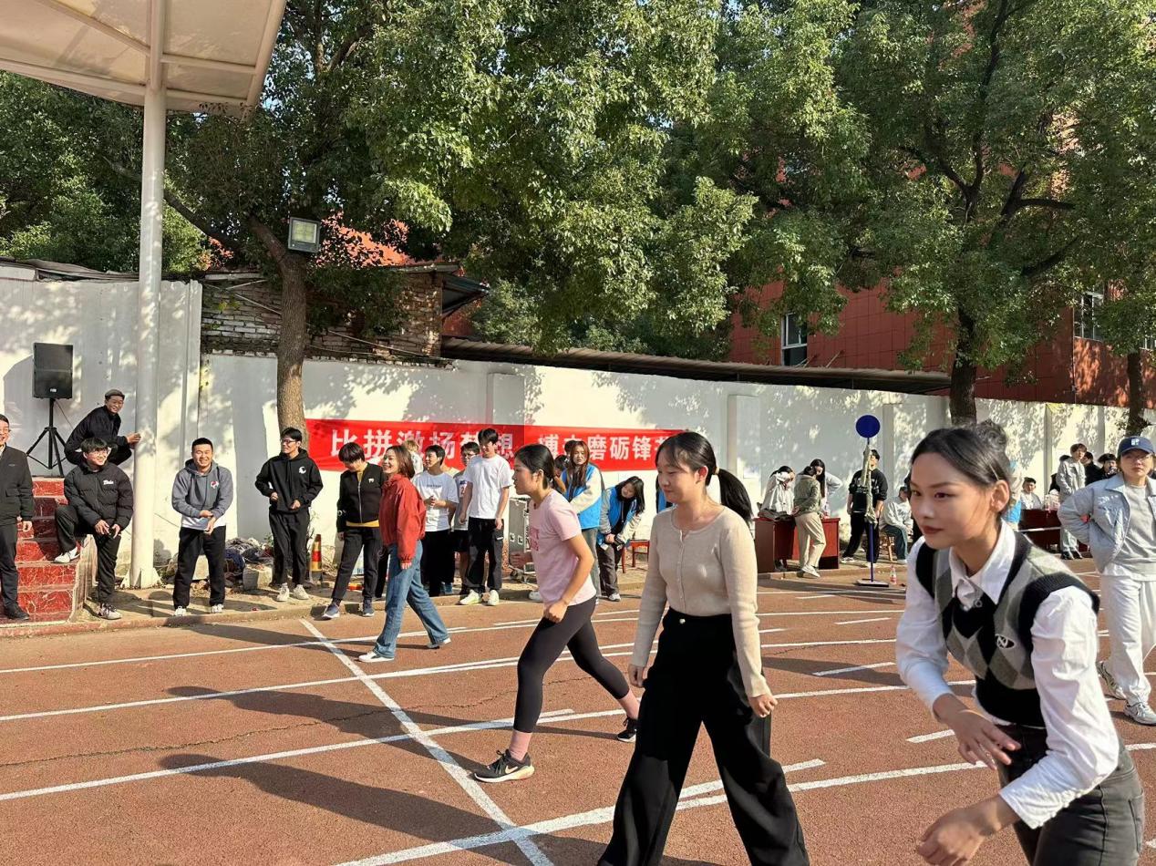 青春奋进新时代，运动逐梦向未来——国际足联世界杯2023年秋季运动会暨教职工运动会