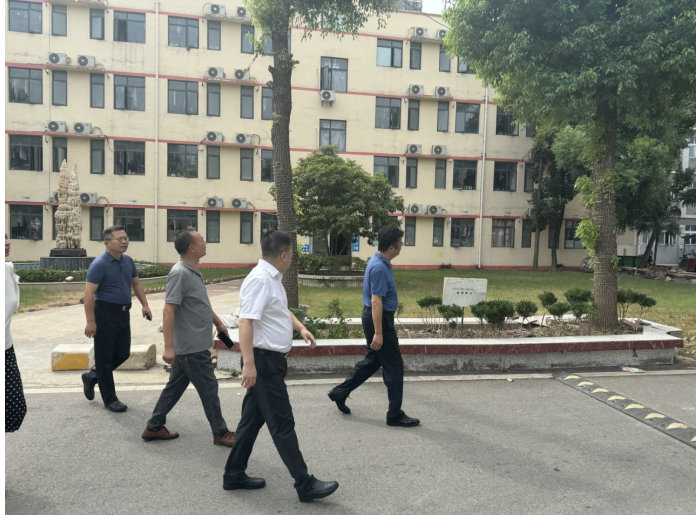 武汉市教育局领导实地指导我校开学迎新准备工作 武汉市教育局领导实地指导我校开学迎新准备工作
