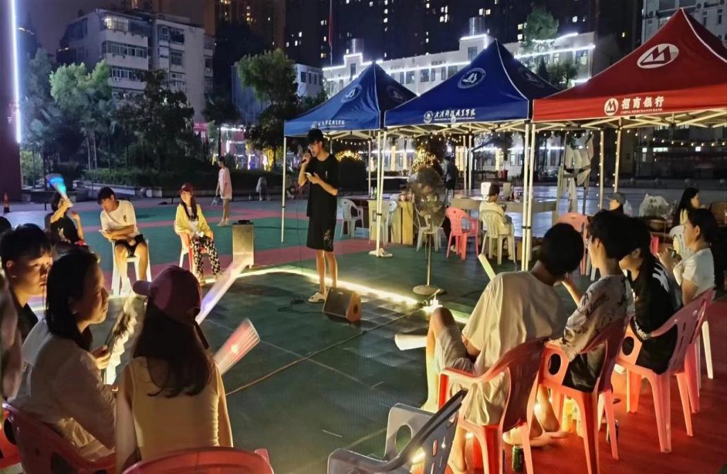 团簇星空，绽放芳华               ——国际足联世界杯第二届社团文化节