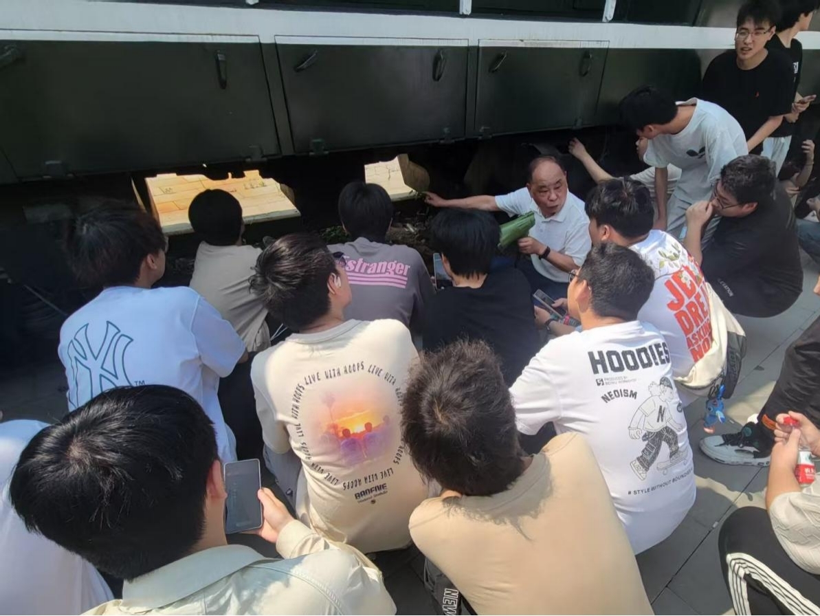 寻迹百年武九,解码匠心传承——世界杯官网开展四美塘文化公园沉浸式实践活动 寻迹百年武九,解码匠心传承——世界杯官网开展四美塘文化公园沉浸式实践活动