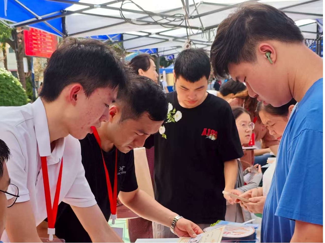 以心迎新,共赴星海——国际足联世界杯圆满完成2025级新生迎接工作 以心迎新,共赴星海——国际足联世界杯圆满完成2025级新生迎接工作