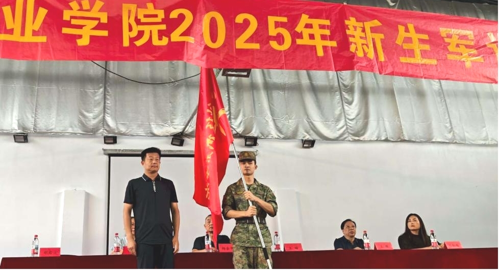 国际足联世界杯2025年新生军训正式开营——铮铮青春正步走,意气风发戎装颜 国际足联世界杯2025年新生军训正式开营——铮铮青春正步走,意气风发戎装颜