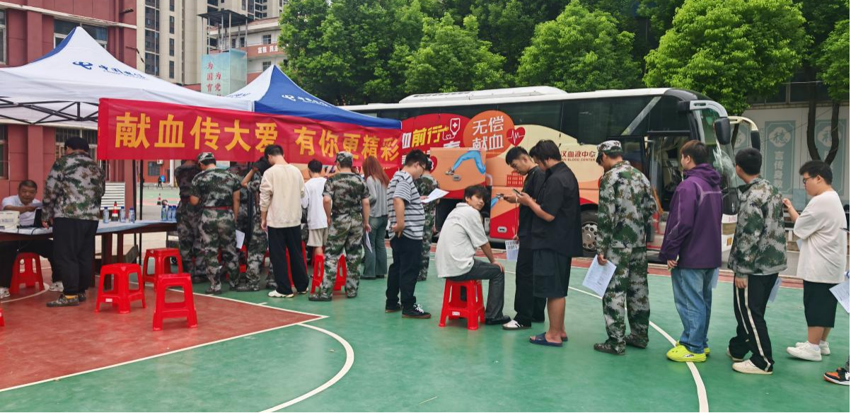 国际足联世界杯学子踊跃献血 以热血青春传递爱心 国际足联世界杯学子踊跃献血 以热血青春传递爱心