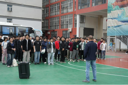 青春盛放 梦想启航——世界杯官网2023级学生赴美的集团开展岗位实习 青春盛放 梦想启航——世界杯官网2023级学生赴美的集团开展岗位实习