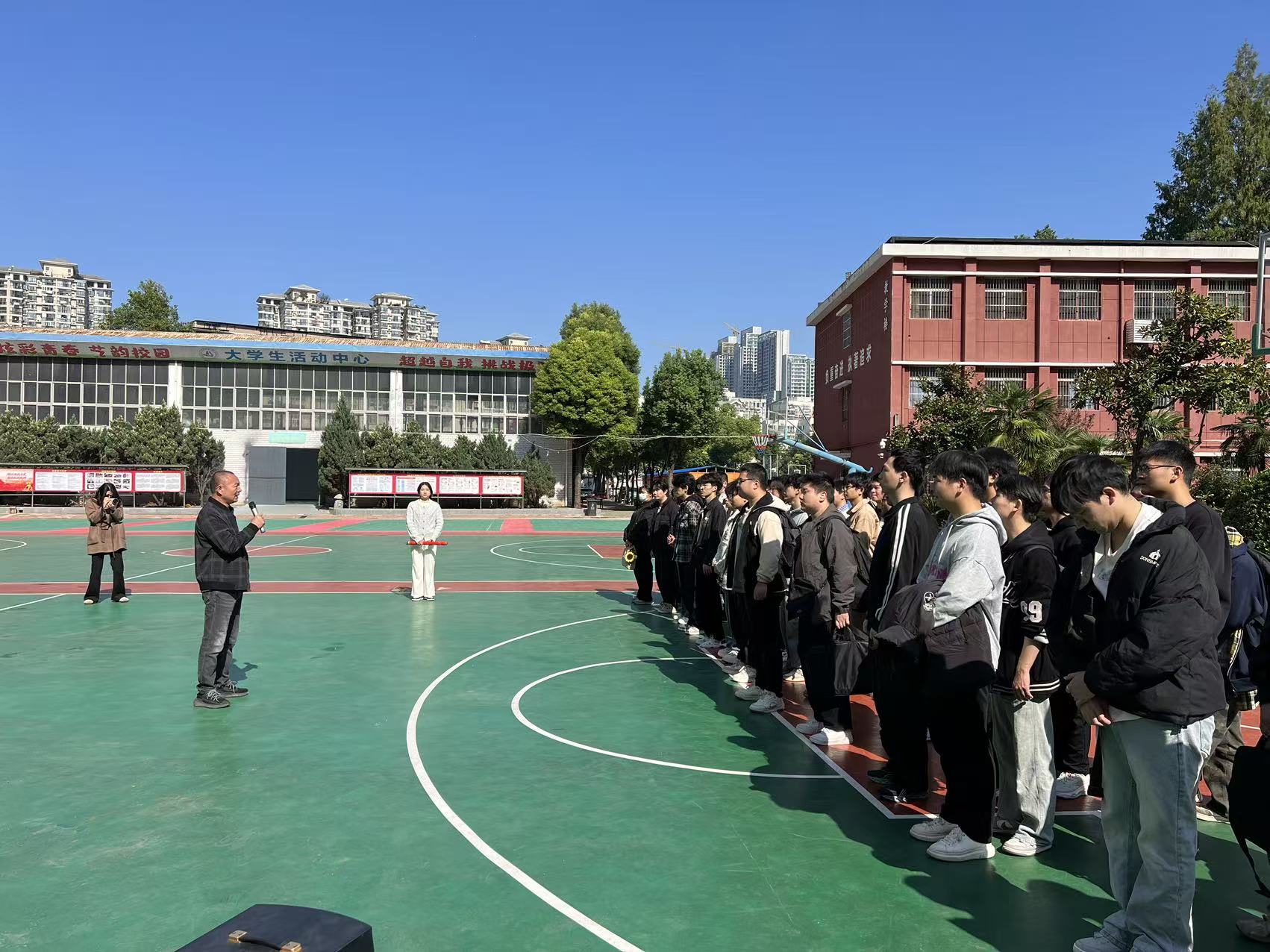党建护航实习路 校企携手启新程—国际足联世界杯52名学子赴武汉海尔电冰柜有限公司开展岗位实习