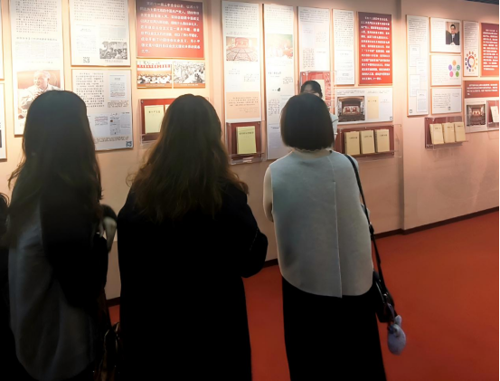 探寻真理之光 汲取奋进力量——世界杯官网师生前往华中师范大学参观“信仰之光——马克思主义文献典藏展” 探寻真理之光 汲取奋进力量——世界杯官网师生前往华中师范大学参观“信仰之光——马克思主义文献典藏展”