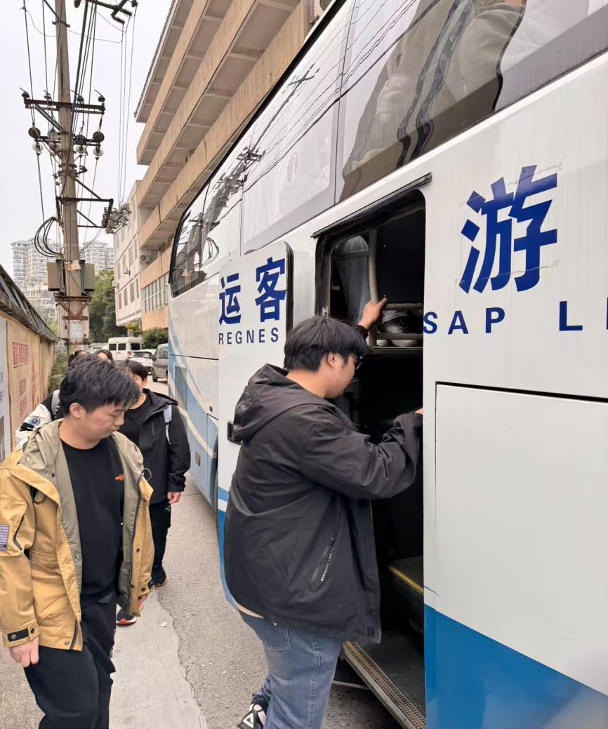 青春盛放 梦想启航——国际足联世界杯2023级学生赴武汉华侨城实业发展有限公司开展岗位实习