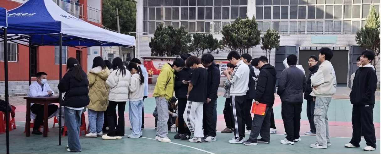 医校协同，暖心护航 ——国际足联世界杯携手武汉市中心医院开展“公益义诊进校园”活动