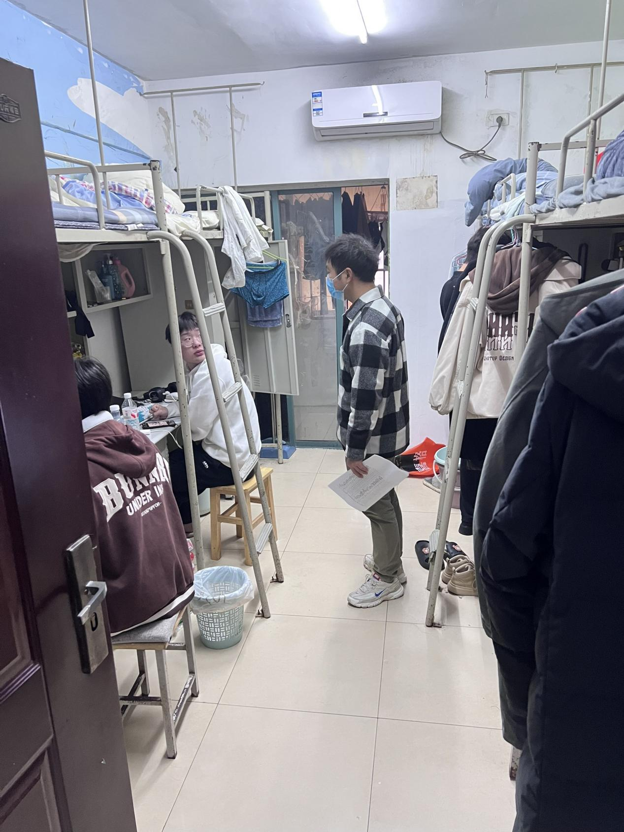 世界杯官网开展学生宿舍卫生安全大检查 共筑平安校园 世界杯官网开展学生宿舍卫生安全大检查 共筑平安校园
