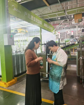 世界杯官网2023级辅导员赴美的集团走访看望实习学生 世界杯官网2023级辅导员赴美的集团走访看望实习学生