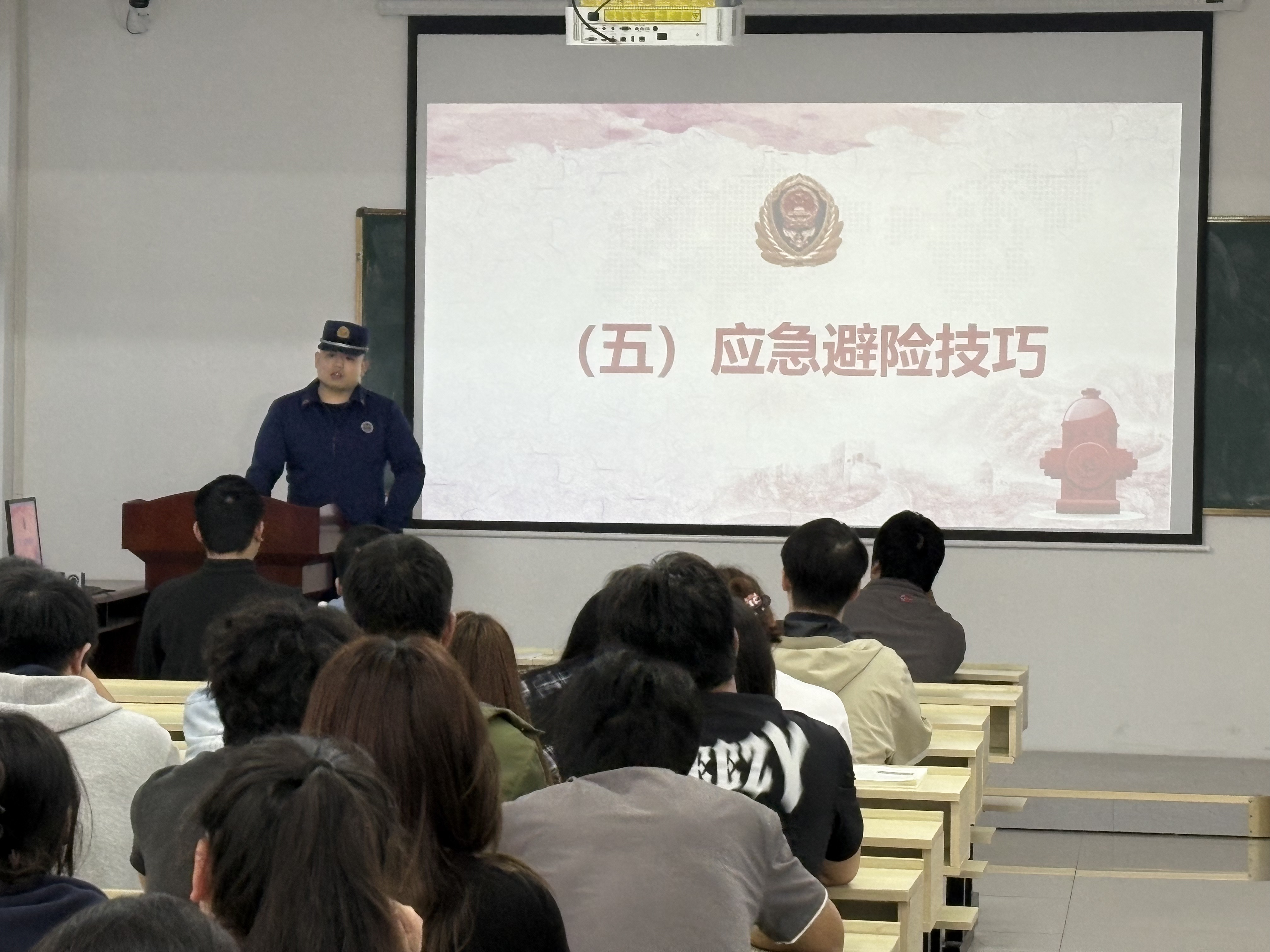 消防演练进校园,筑牢安全“防火墙” ——世界杯官网成功举办消防宣传与演练活动 消防演练进校园,筑牢安全“防火墙” ——世界杯官网成功举办消防宣传与演练活动