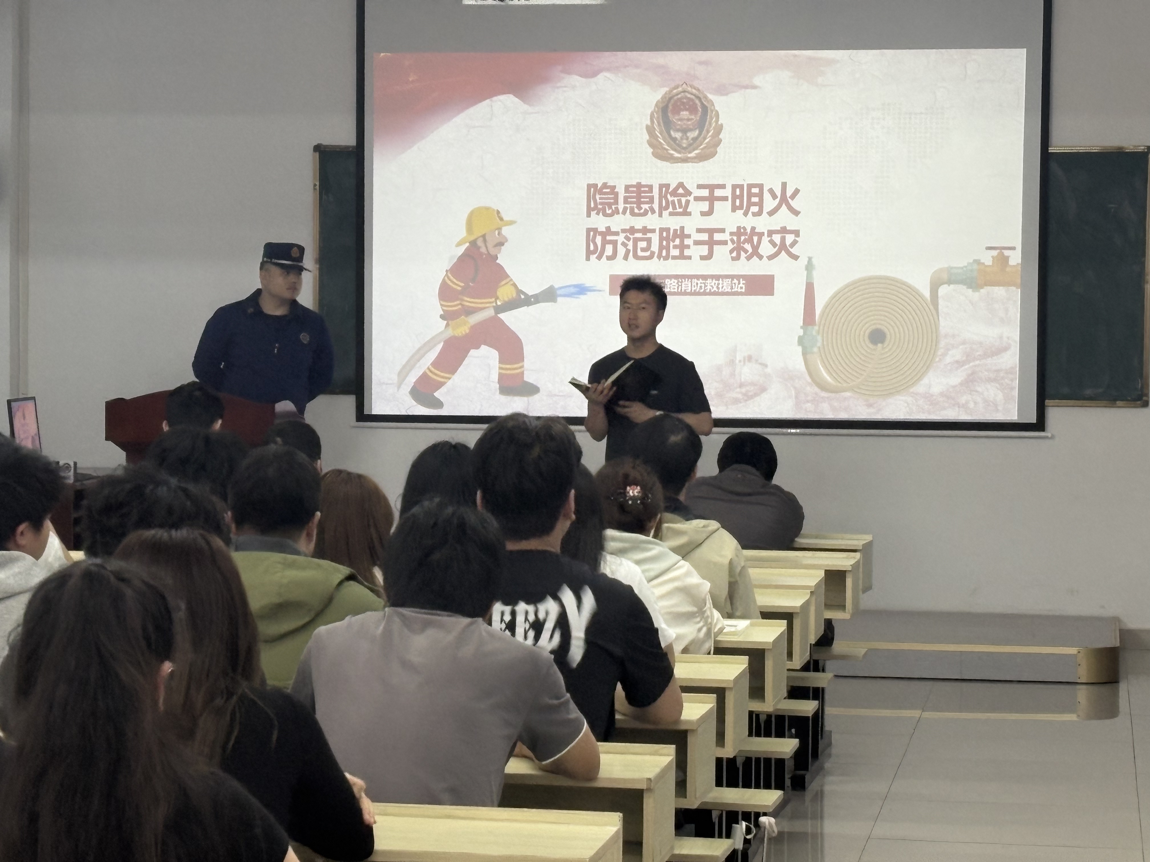 消防演练进校园,筑牢安全“防火墙” ——世界杯官网成功举办消防宣传与演练活动 消防演练进校园,筑牢安全“防火墙” ——世界杯官网成功举办消防宣传与演练活动