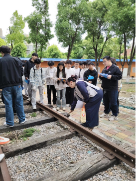 世界杯官网铁道机车运用与维护专业开展《铁道概论》课程实训活动 世界杯官网铁道机车运用与维护专业开展《铁道概论》课程实训活动