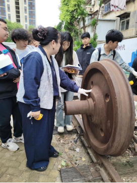 世界杯官网铁道机车运用与维护专业开展《铁道概论》课程实训活动 世界杯官网铁道机车运用与维护专业开展《铁道概论》课程实训活动