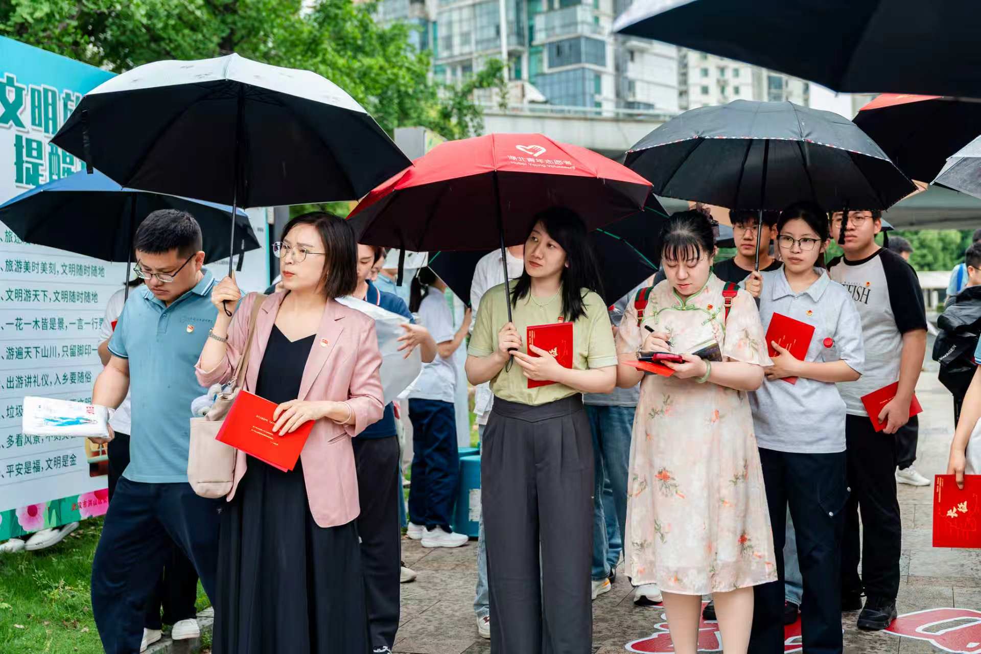 诗韵长征,重启新程——世界杯官网受邀参加武汉城市职业学院“诗韵长征·炬匠征途“主题教育活动 诗韵长征,重启新程——世界杯官网受邀参加武汉城市职业学院“诗韵长征·炬匠征途“主题教育活动