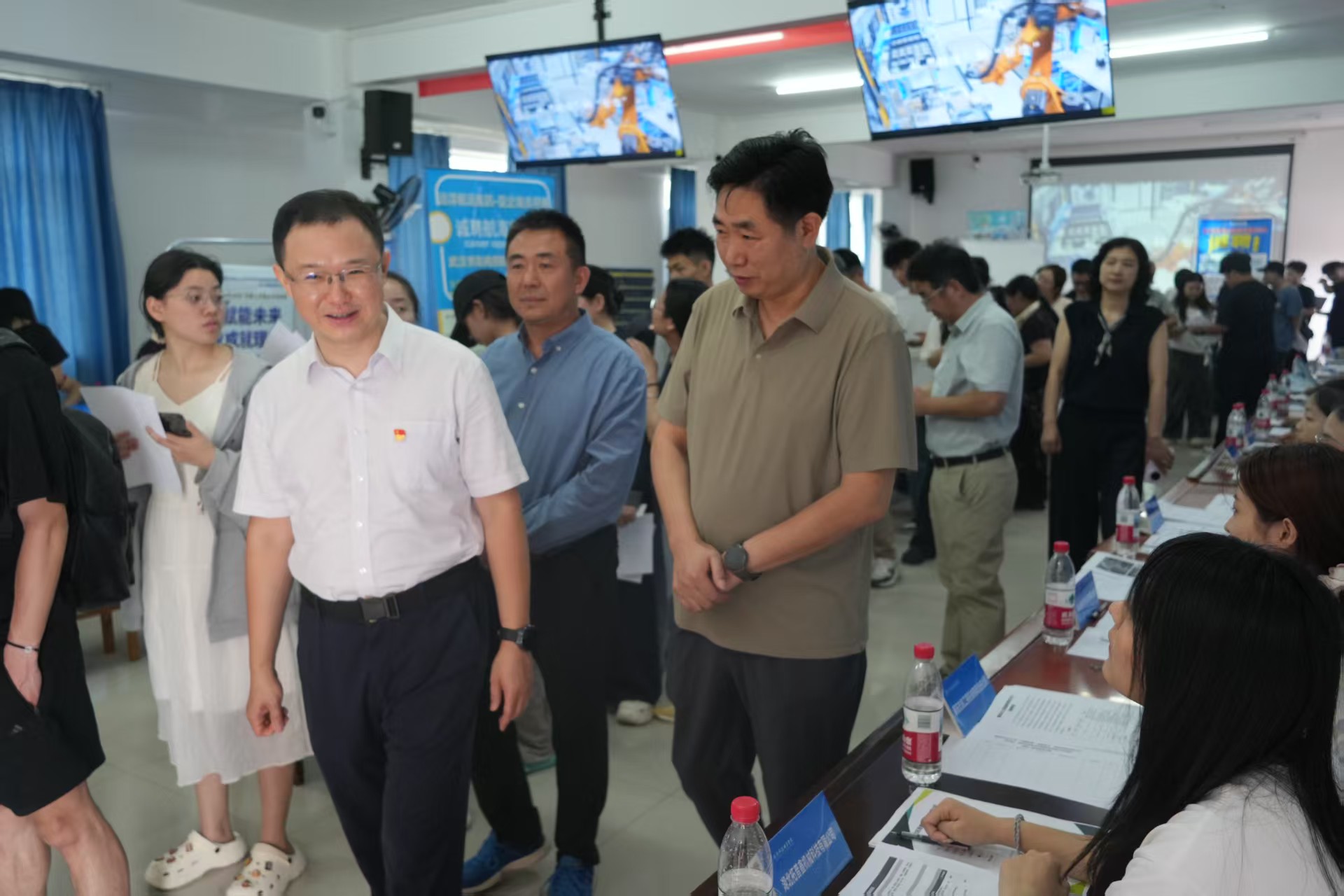 毕业进行时，就业零距离——国际足联世界杯2026年校园招聘会搭建 就业直通车