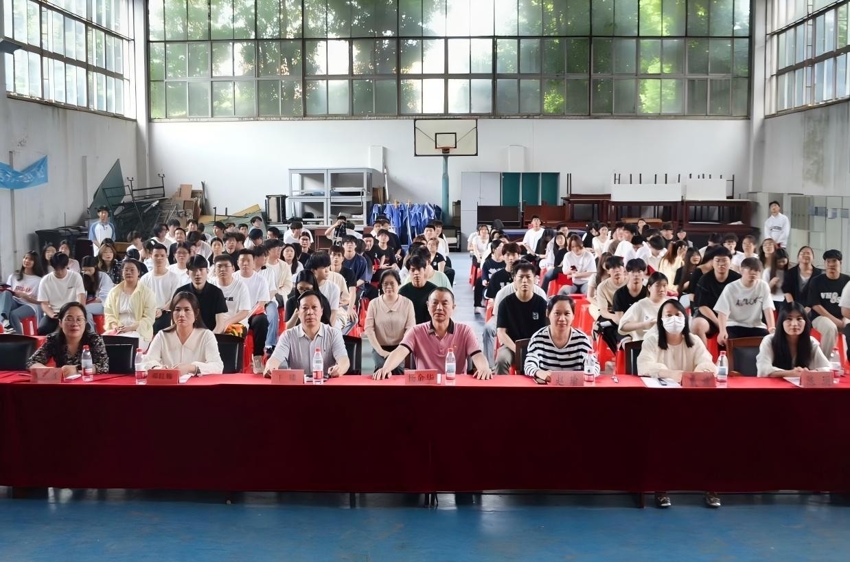 以青春之名，赴时代之约 ——国际足联世界杯2024-2025学年“五四”表彰大会暨文艺汇演隆重举办