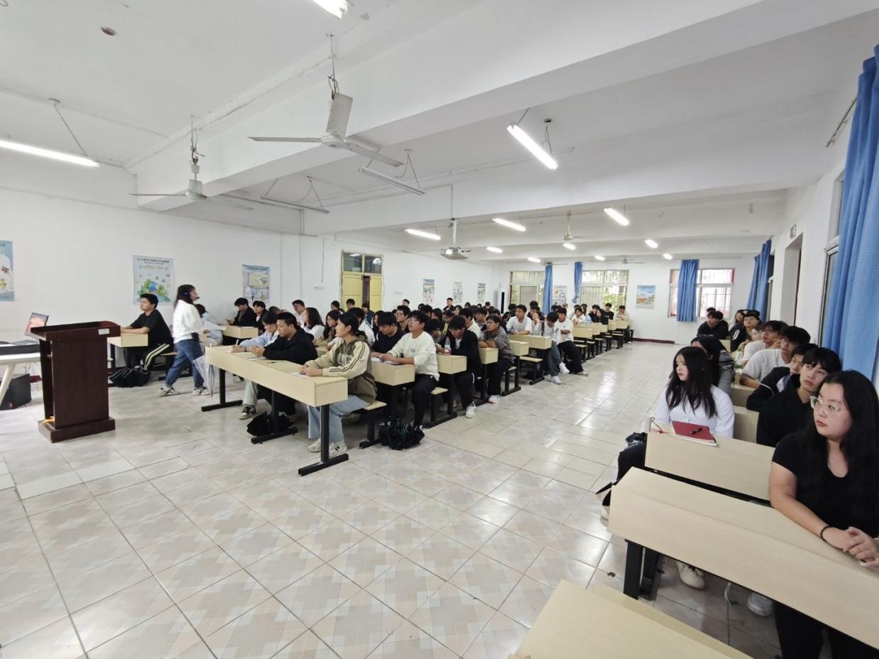 世界杯官网团委顺利开展2025年下半年团学干部培训