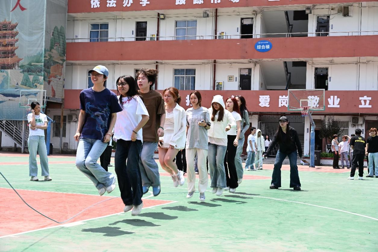 青春跃动，绳彩飞扬——世界杯官网2026年跳大绳锦标赛圆满落幕