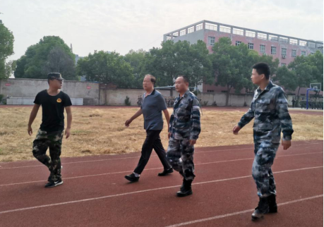 世界杯官网召开2019级新生军训汇报表演暨总结表彰大会 世界杯官网召开2019级新生军训汇报表演暨总结表彰大会