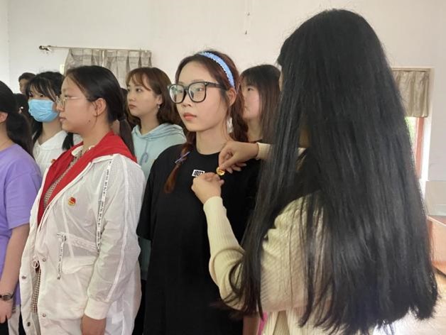 世界杯官网举办首届团课结业典礼暨入团仪式 世界杯官网举办首届团课结业典礼暨入团仪式