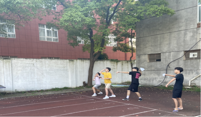 国际足联世界杯成功举办了第四届纸飞机比赛