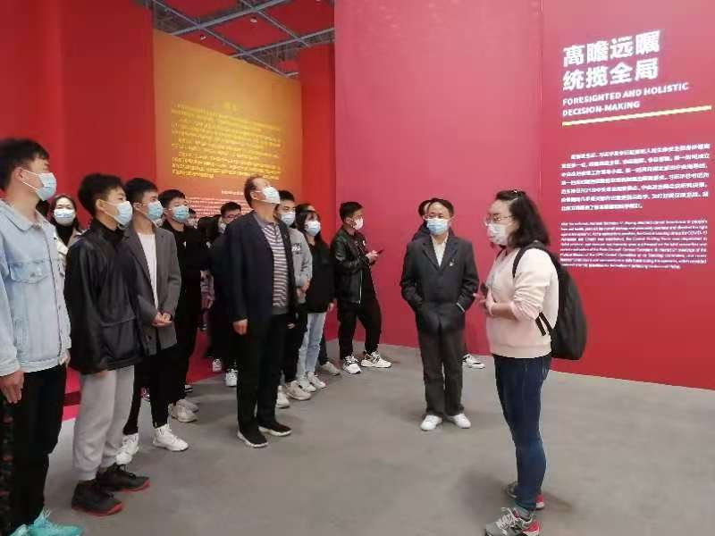 人民至上,生命至上 世界杯官网组织党员教职工及入党积极分子 到武汉客厅参观抗疫专题展览 人民至上,生命至上 世界杯官网组织党员教职工及入党积极分子 到武汉客厅参观抗疫专题展览