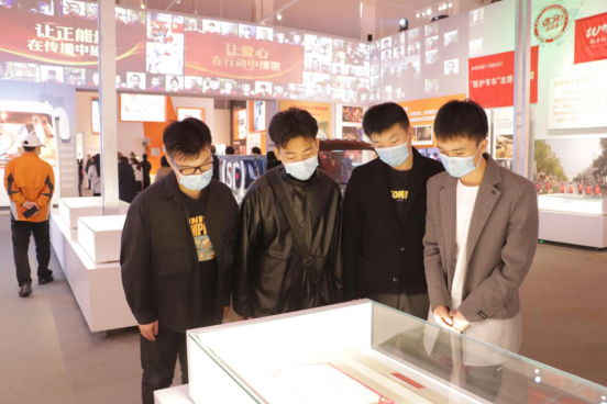 人民至上,生命至上 世界杯官网组织党员教职工及入党积极分子 到武汉客厅参观抗疫专题展览 人民至上,生命至上 世界杯官网组织党员教职工及入党积极分子 到武汉客厅参观抗疫专题展览