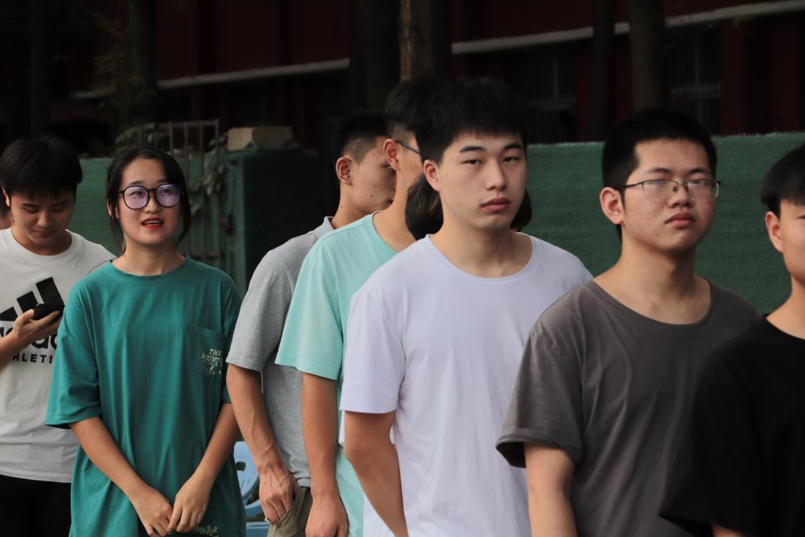 世界杯官网组织百余名学生参加杨园街道 团体无偿献血活动 世界杯官网组织百余名学生参加杨园街道 团体无偿献血活动